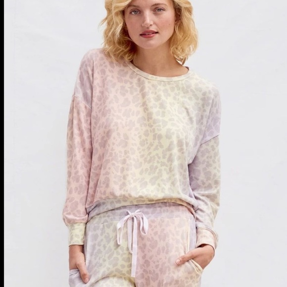 Sundry Pink Leopard Cozy Soft Crewneck Sweater Size Small - Picture 16 of 16